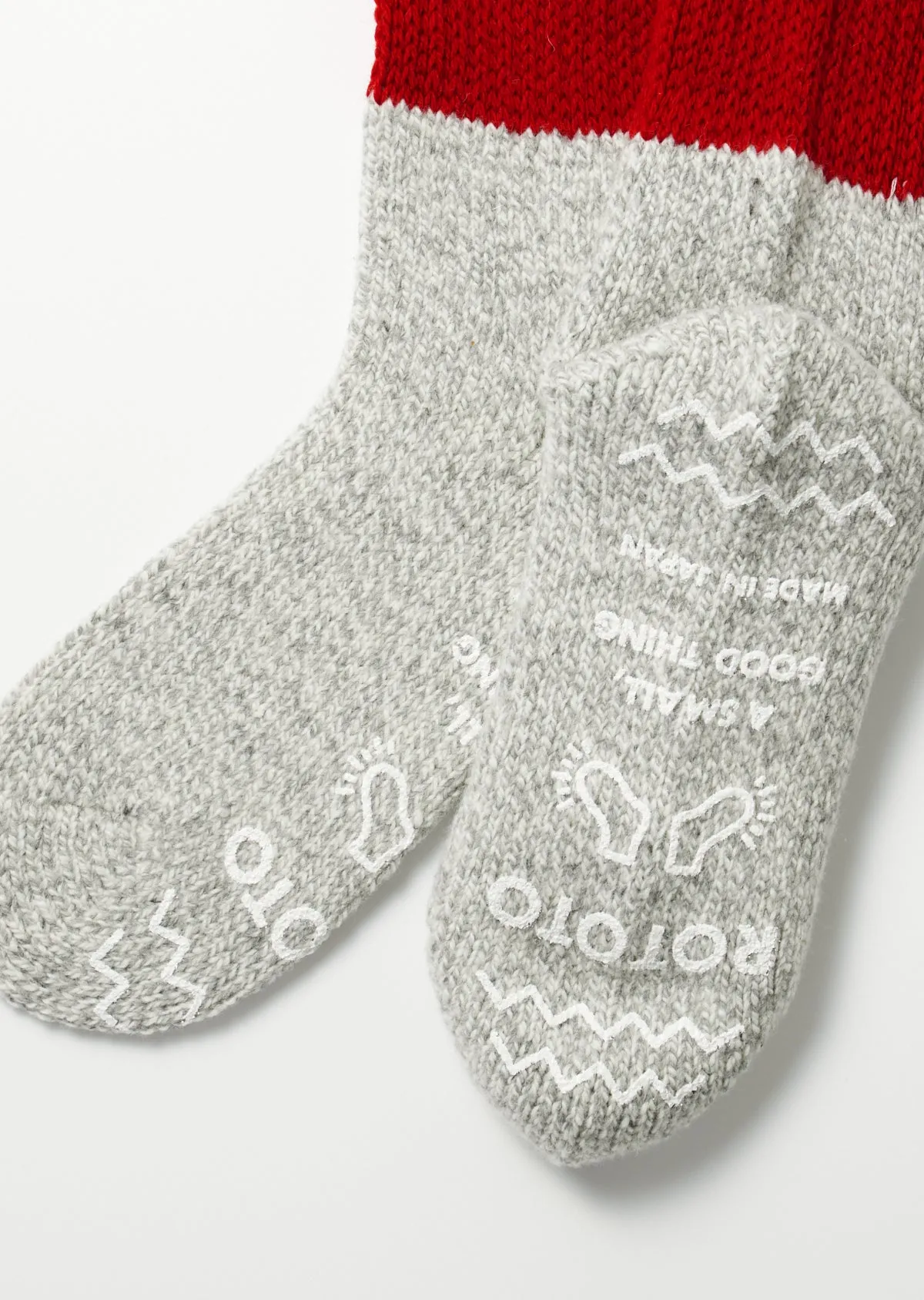 R1486 Retro Winter Room Socks Red/Gray